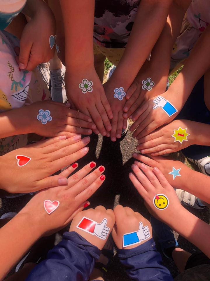 sommarskola hands_in_ring